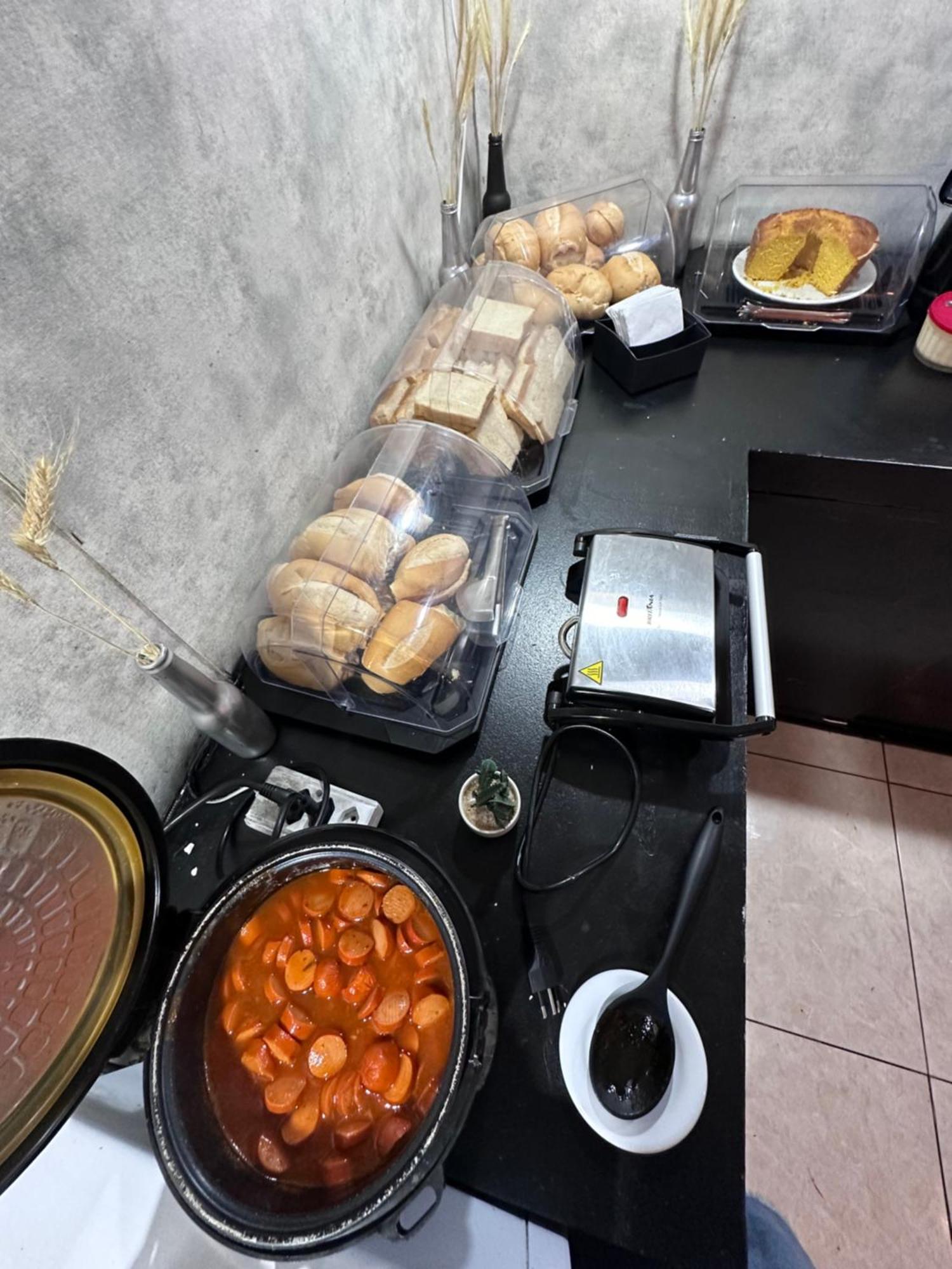 On Hostel II Gru Aeroporto Translado 24 Hs グアルーリョス エクステリア 写真